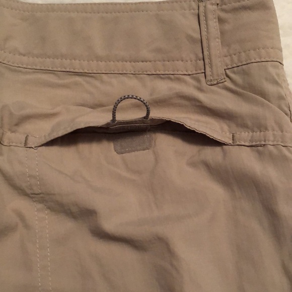 Columbia Omni Shade 2 in 1 pants / Bermuda shorts Bone color Size 4 short - Picture 8 of 15